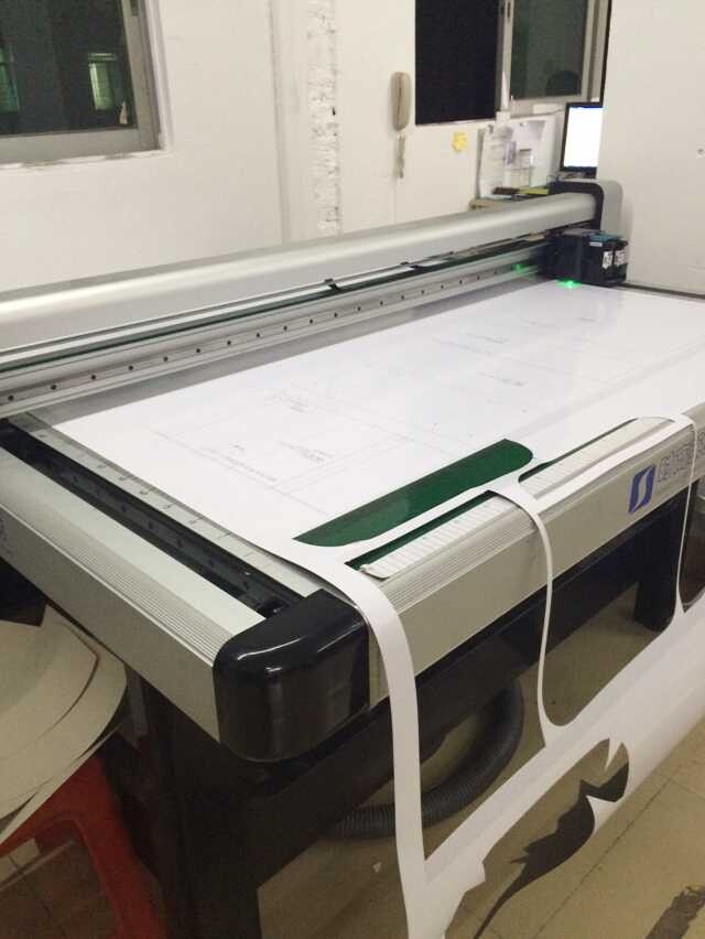 Paper cutting machine