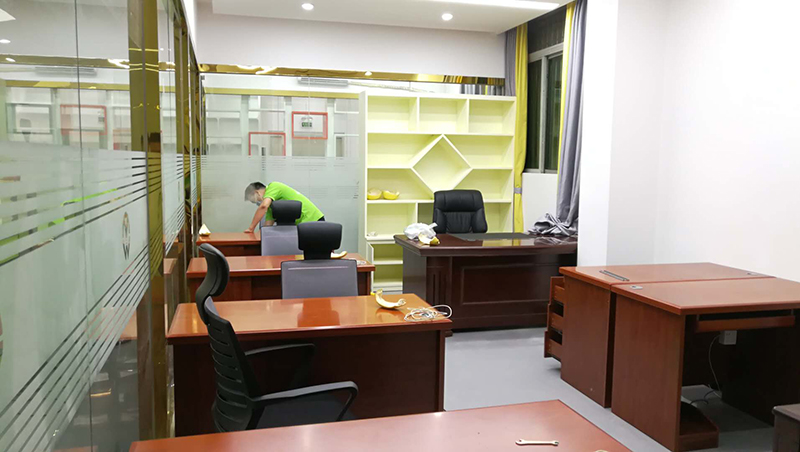 Charming office preparing 03